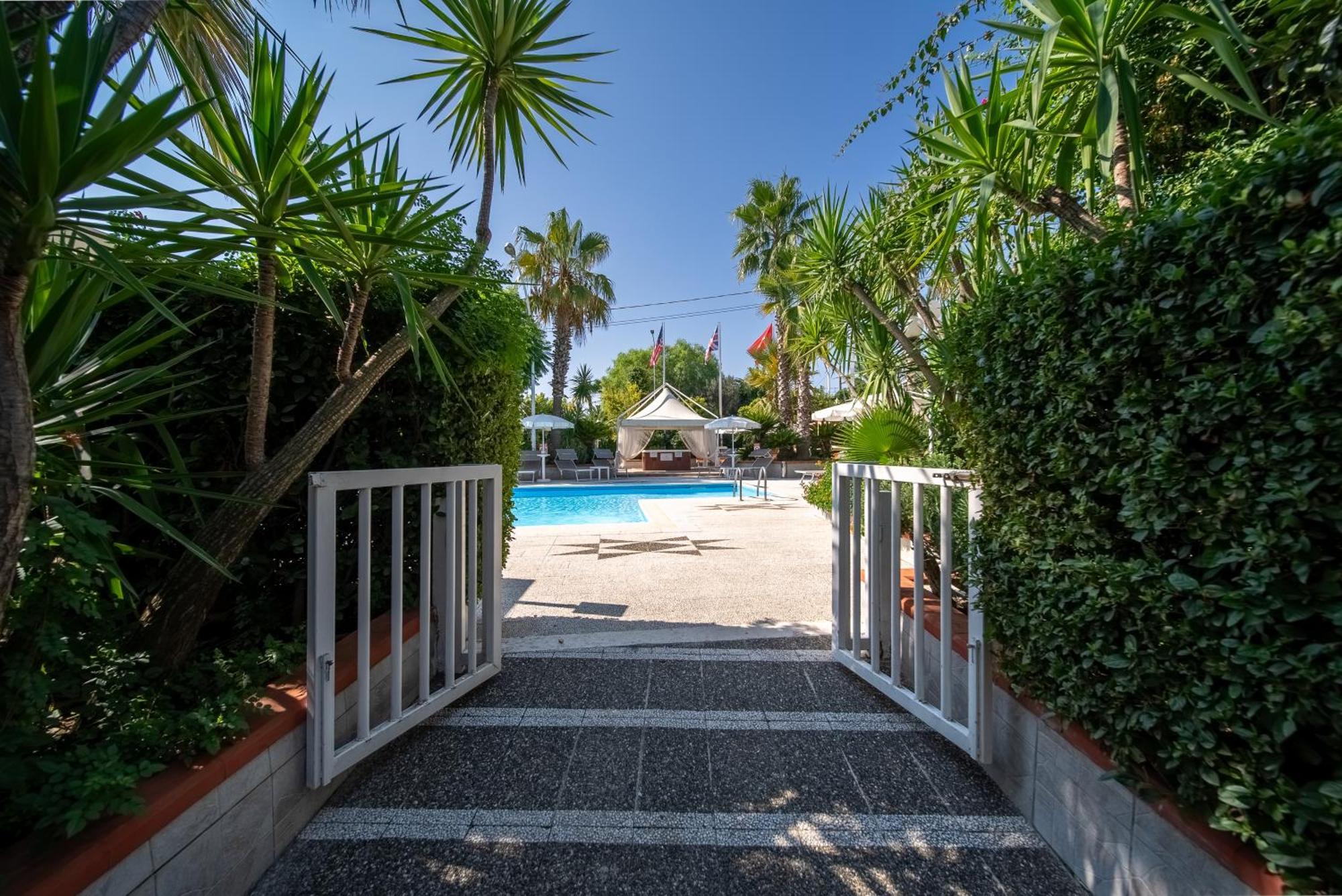Hotel Villa Bisceglie Exterior photo